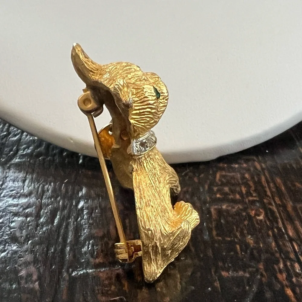 Vintage gold tone pouty dog brooch green eyes rhinestone collar